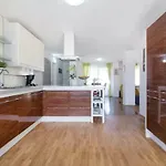 帕特里夏公寓 *