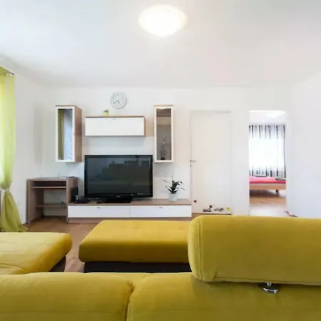 Apartma Patricia House *